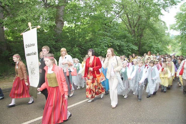 Tautas deju festivāls «Latvju bērni danci veda» Krāslavā 2013 ar lielkocenta «Pār Daugavu saulei roku deva» programmu. Foto sponsors: www.visitkraslav 94913