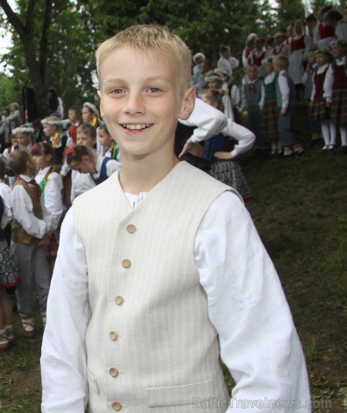 Tautas deju festivāls «Latvju bērni danci veda» Krāslavā 2013 ar lielkocenta «Pār Daugavu saulei roku deva» programmu. Foto sponsors: www.visitkraslav 94920