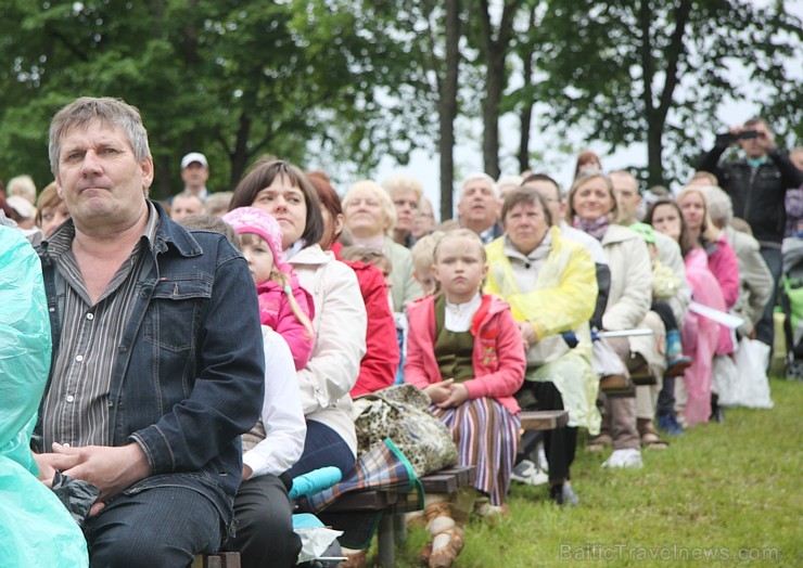 Tautas deju festivāls «Latvju bērni danci veda» Krāslavā 2013 ar lielkocenta «Pār Daugavu saulei roku deva» programmu. Foto sponsors: www.visitkraslav 94943