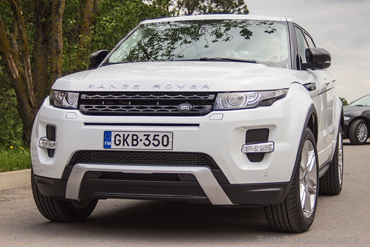 Range Rover Evoque vairāk domāts daiļā dzimuma autobraucējām, taču šis ir viens no retajiem auto, pie kura stūres arī vīrietis izskatīsies pārliecinoš 95200