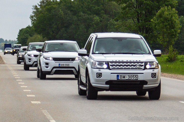 Land Rover apvidus auto uzvedas un izskatās ļoti pārliecinoši uz Latvijas ceļiem 95201