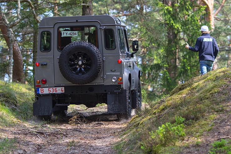 Drošība vienmēr pirmajā vietā, pat baucot ar Defender 95211