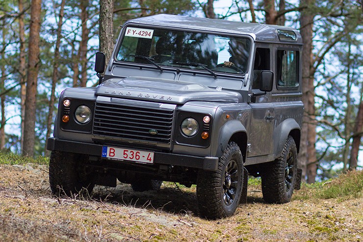 Defender ir viens no pasaulē prestižākajiem un pazīstamākajiem pilnpiedziņas auto. 95213