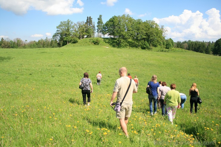 Vanagkalns - sens upurkalns. Mūsdienās Vanagkalnā ir uzturētas dzīvas senču tradīcijas, svinot tur tradicionālos gadskārtu svētkus - Mārtiņus, Miķeļus 95254