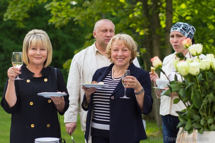 31.05.2013 ceļojumu aģentūras Maks īpašniece Larisa Kuzņecova sadarbības partneriem un draugiem prezentēja savu jauno īpašumu Ziemupes ciematā – muižu 95488