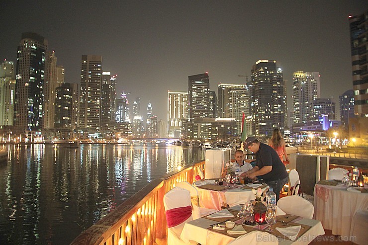 Baltieši dodas Dubaijas nakts izbraucienā ar kuģi. Foto sponsors: www.goadventure.lv 95780
