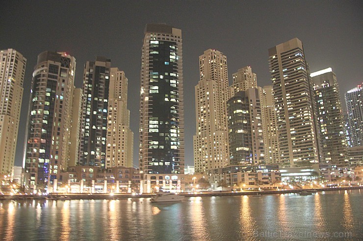 Baltieši dodas Dubaijas nakts izbraucienā ar kuģi. Foto sponsors: www.goadventure.lv 95784