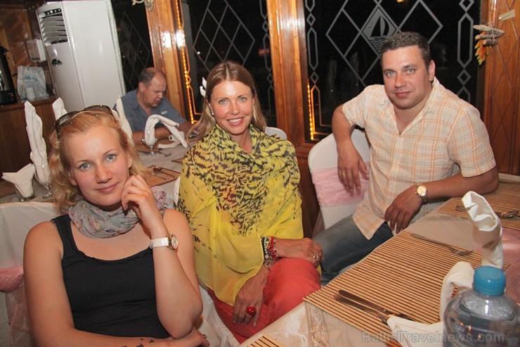 Baltieši dodas Dubaijas nakts izbraucienā ar kuģi. Foto sponsors: www.goadventure.lv 95787