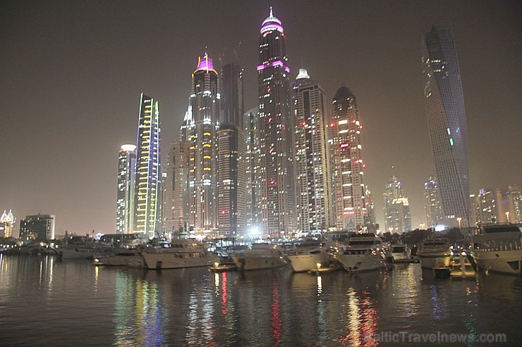 Baltieši dodas Dubaijas nakts izbraucienā ar kuģi. Foto sponsors: www.goadventure.lv 95796