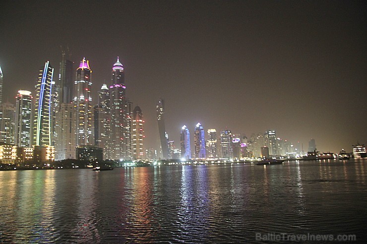 Baltieši dodas Dubaijas nakts izbraucienā ar kuģi. Foto sponsors: www.goadventure.lv 95803