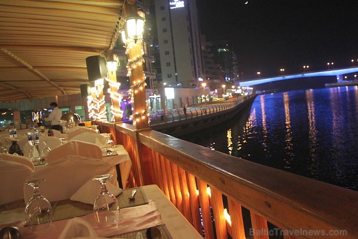Baltieši dodas Dubaijas nakts izbraucienā ar kuģi. Foto sponsors: www.goadventure.lv 95804