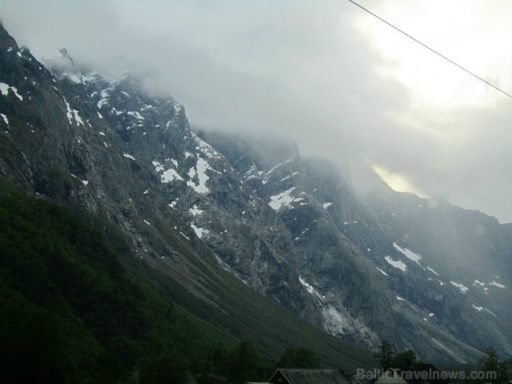 Mēre un Rumsdāle ir apgabals Rietumnorvēģijas ziemeļu daļā. To raksturo ainavu dažādība - dziļi fjordi, kalni, ielejas un izrobotais krasts. 96450