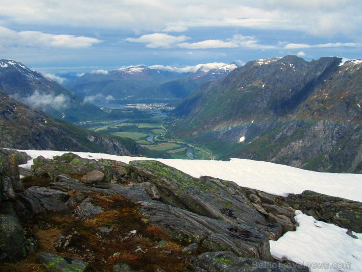 Mēre un Rumsdāle ir apgabals Rietumnorvēģijas ziemeļu daļā. To raksturo ainavu dažādība - dziļi fjordi, kalni, ielejas un izrobotais krasts. 96453