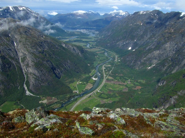 Mēre un Rumsdāle ir apgabals Rietumnorvēģijas ziemeļu daļā. To raksturo ainavu dažādība - dziļi fjordi, kalni un izrobotais krasts. 96454