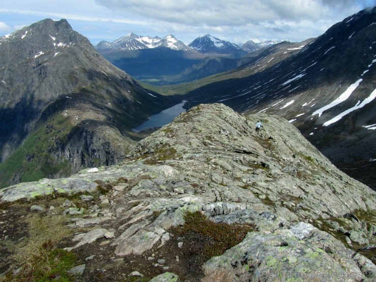 Mēre un Rumsdāle ir apgabals Rietumnorvēģijas ziemeļu daļā. To raksturo ainavu dažādība - dziļi fjordi, kalni un izrobotais krasts. 96457