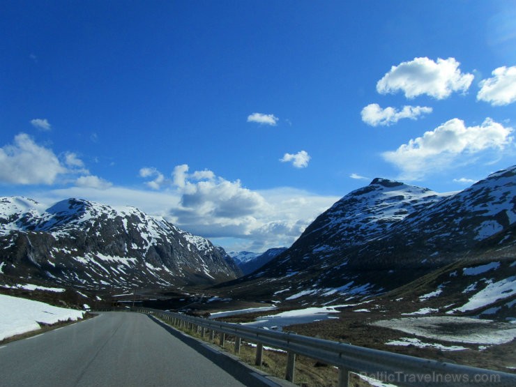 Mēres un Rumsdāles apgabalu raksturo ainavu dažādība - dziļi fjordi, kalni, ielejas un izrobotais krasts. 96477