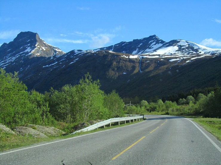 Mēres un Rumsdāles apgabalu raksturo ainavu dažādība - dziļi fjordi, kalni, ielejas un izrobotais krasts. 96486