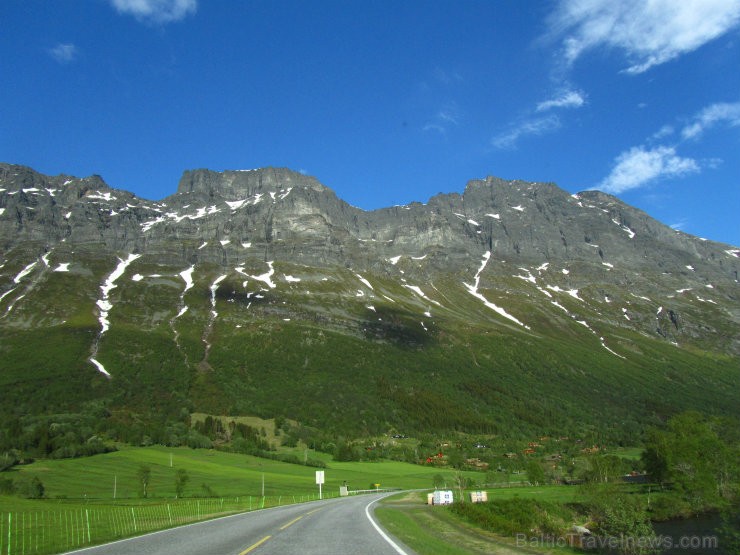 Mēres un Rumsdāles apgabalu raksturo ainavu dažādība - dziļi fjordi, kalni, ielejas un izrobotais krasts. 96487