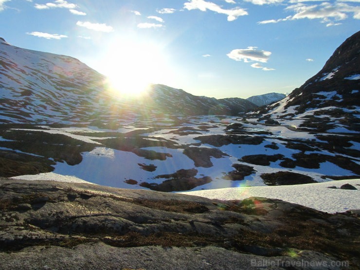 Mēres un Rumsdāles apgabalu raksturo ainavu dažādība - dziļi fjordi, kalni, ielejas un izrobotais krasts. 96491