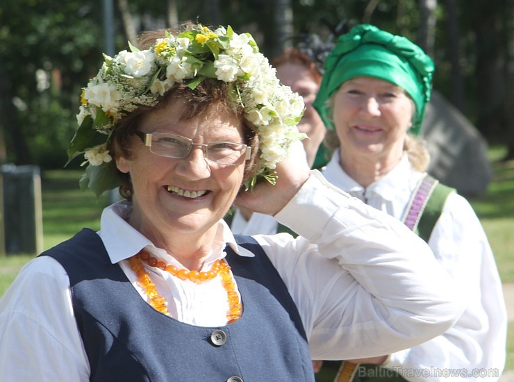 Tūrisma firma Relaks Tūre (www.relaksture.lv) Stopiņu Līgo estrādē 15.06.2013 sarīkoja ceļotājiem jautru «RelaksZaļumballi» 96652