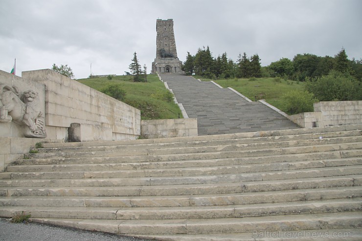 Par godu Šipkas kaujas uzvarai 1934. gadā tika uzcelts Šipkas monuments 31,5 metru augstumā, ko bija saziedojusi bulgāru tauta. Foto sponsors: www.goa 96750