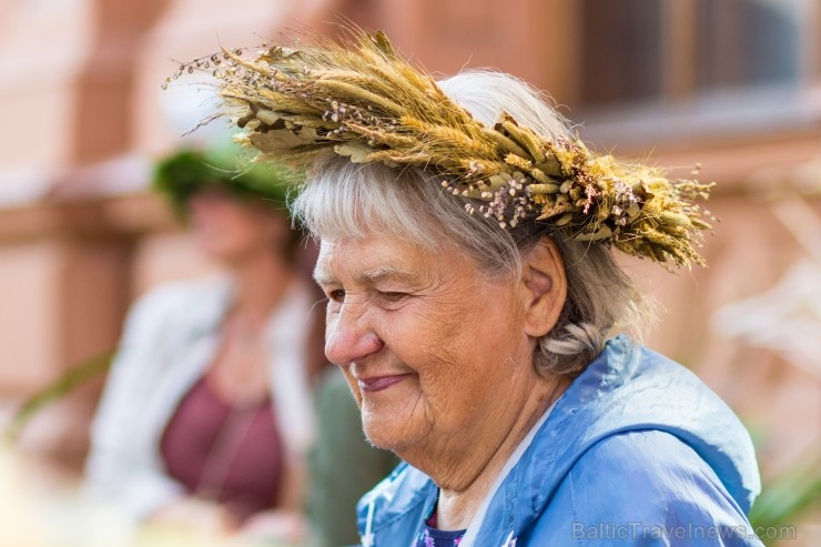 Doma laukumā norisinās tradicionālais Zāļu tirgus 96962