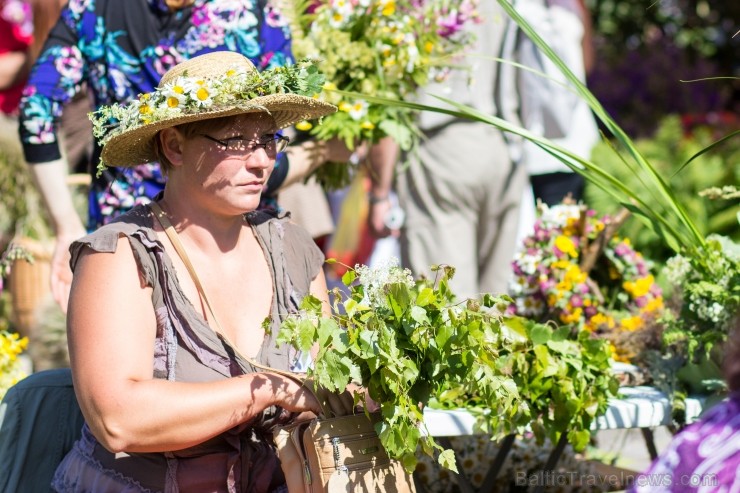 Doma laukumā norisinās tradicionālais Zāļu tirgus 96968