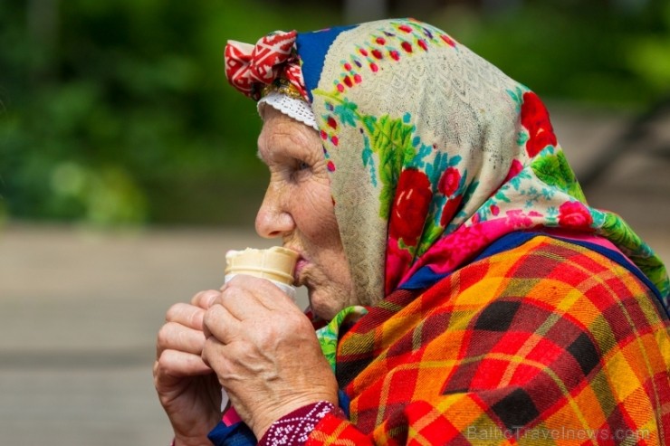 Kalnciema kvartālā jau tradicionāli viesojās Alsungas Suitu sievas, kā arī ansamblis Suitu muzikanti 97037