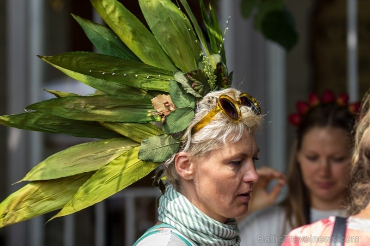 Tirdziņā varēja iegādāties zemnieku un amatnieku izstrādājumus, pašbrūvētu alu, mājās ceptu maizi, raušus, sierus un daudz citu gardumu svētkiem, kā a 97041