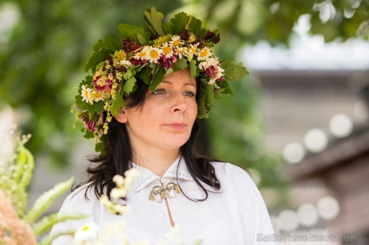 Tirdziņā varēja iegādāties zemnieku un amatnieku izstrādājumus, pašbrūvētu alu, mājās ceptu maizi, raušus, sierus un daudz citu gardumu svētkiem, kā a 97055