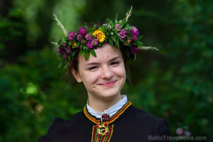 Tirdziņā varēja iegādāties zemnieku un amatnieku izstrādājumus, pašbrūvētu alu, mājās ceptu maizi, raušus, sierus un daudz citu gardumu svētkiem, kā a 97058