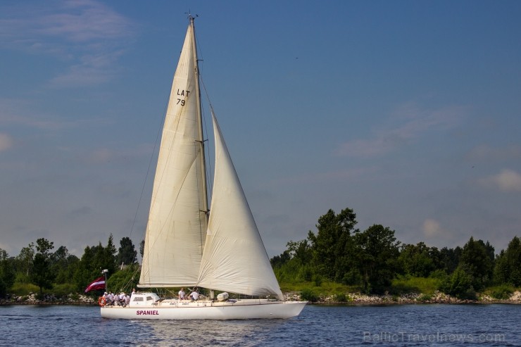 Jahta Spaniel pavadīta ceļā uz The Tail Ship Races 2013 regati 97139