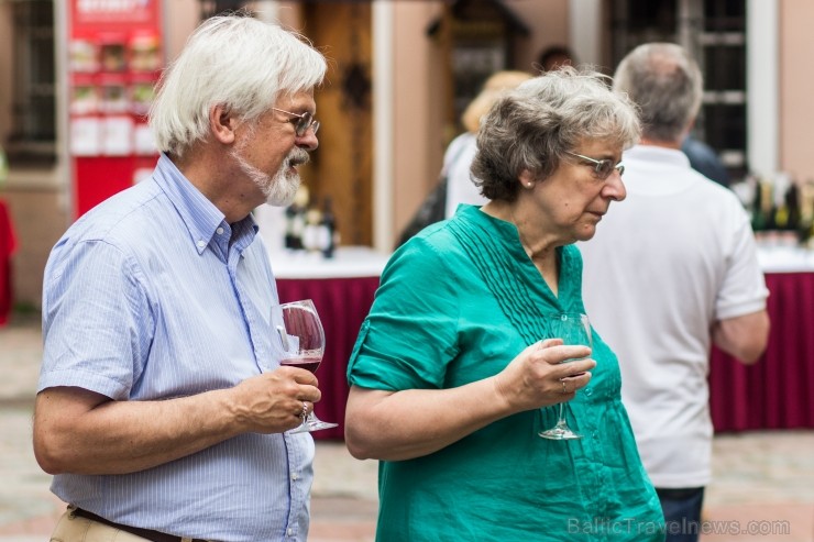 2013. gada 27. un 28. jūnijā viesnīcas Konventa Sēta iekšpagalmā notiek tradicionālais Vīna festivāls 2013 www.vinafestivals.lv 97262