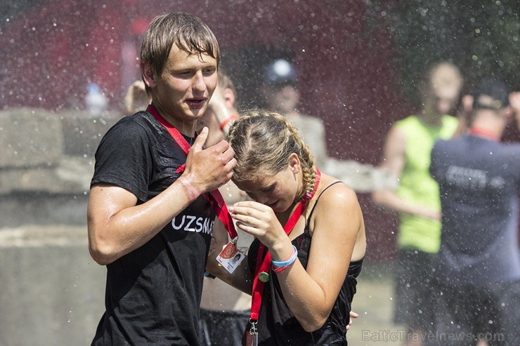 Daugavas stadionā notiek pēdējie XXV Vispārējo latviešu Dziesmu un XV Deju svētku deju lieluzveduma Tēvu laipa  mēģinājumi, kuros piedalās 600 visu pa 97892