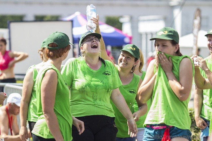 Daugavas stadionā notiek pēdējie XXV Vispārējo latviešu Dziesmu un XV Deju svētku deju lieluzveduma Tēvu laipa  mēģinājumi, kuros piedalās 600 visu pa 97903