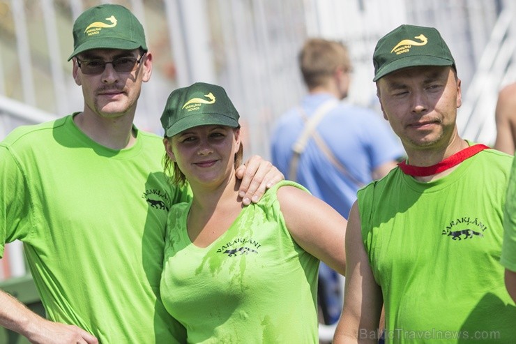 Daugavas stadionā notiek pēdējie XXV Vispārējo latviešu Dziesmu un XV Deju svētku deju lieluzveduma Tēvu laipa  mēģinājumi, kuros piedalās 600 visu pa 97905