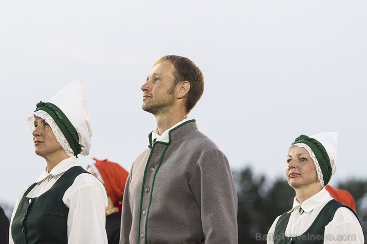 4. jūlijā Daugavas stadionā notika XXV Vispārējo latviešu Dziesmu un XV Deju svētku deju lieluzveduma Tēvu laipa ģenerālmēģinājums, kurā piedalījās 60 97934