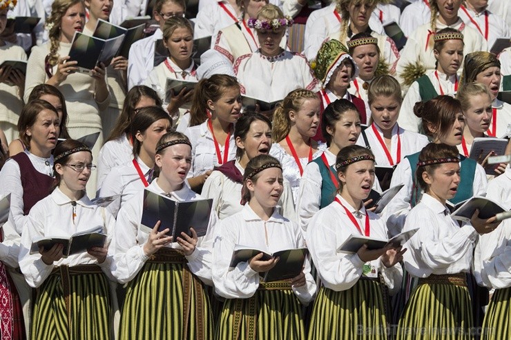 Sestdien, 6. jūlijā notika XXV Vispārējo latviešu Dziesmu un XV Deju svētku Noslēguma koncerta Līgo ģenerālmēģinājumi 98236