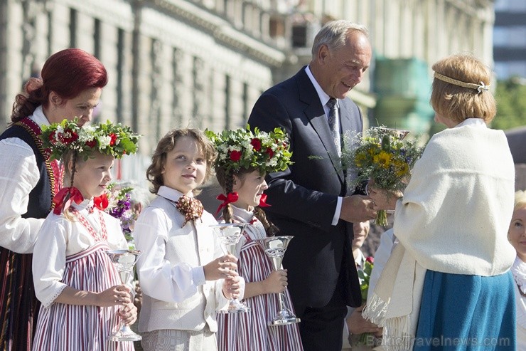 Pasniegtas XXV Vispārējo latviešu Dziesmu un XV Deju svētku Lielās balvas 98347