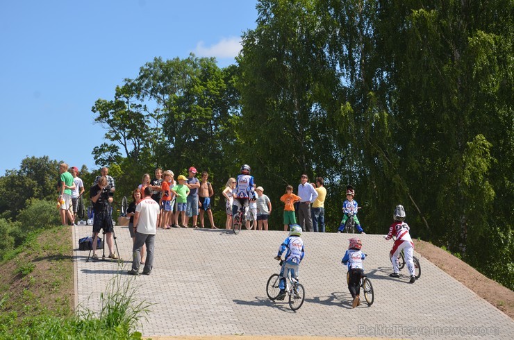 6. jūlijā plkst. 12.00 Preiļu pilsētā pie parka dīķiem tika atklāta aktīvās atpūtas zona un jauna BMX velotrase, kas vietējiem reģiona bērniem un jaun 98775