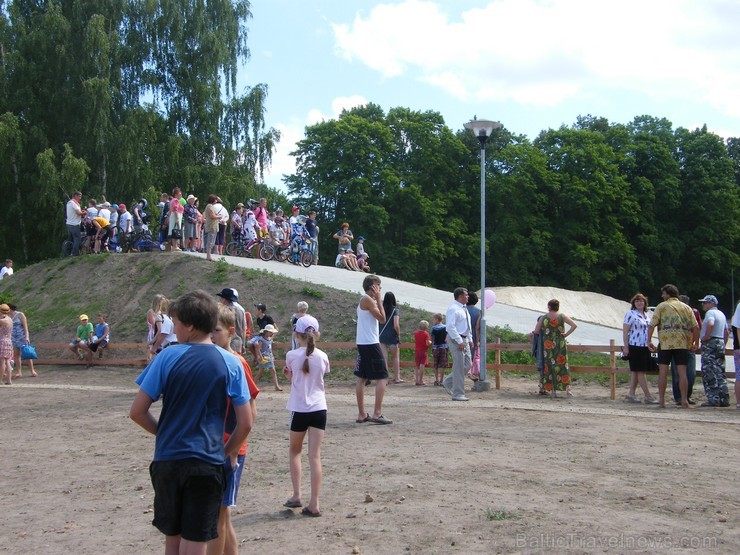 6. jūlijā plkst. 12.00 Preiļu pilsētā pie parka dīķiem tika atklāta aktīvās atpūtas zona un jauna BMX velotrase, kas vietējiem reģiona bērniem un jaun 98795