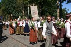 XXV Vispārējo latviešu Dziesmu un XV Deju svētku gājiens - bildēs meklē sevi vai savu kolektīvu. 77