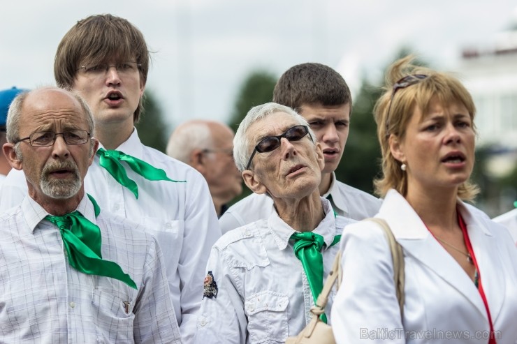 Šogad čempionāts svinīgi tika atklāts Dziesmu svētku noskaņās ar Latviešu biedrības koru Unigunde un Latvis piedalīšanos 99456