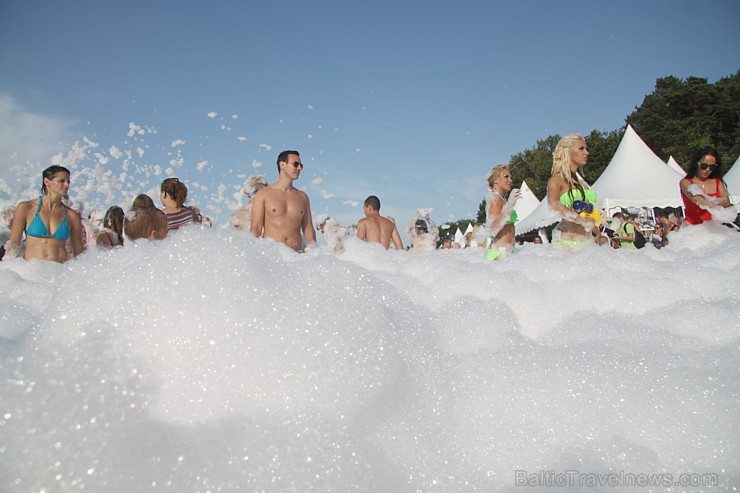 Blondīnu festivāls «Go Blonde 2013». Foto sponsors: www.hoteljurmala.lv 99379