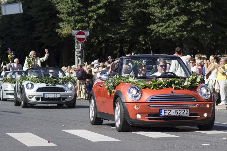 Dziesmu svētku gājiena spilgtākie momenti caur Travelnews.lv objektīvu 99720