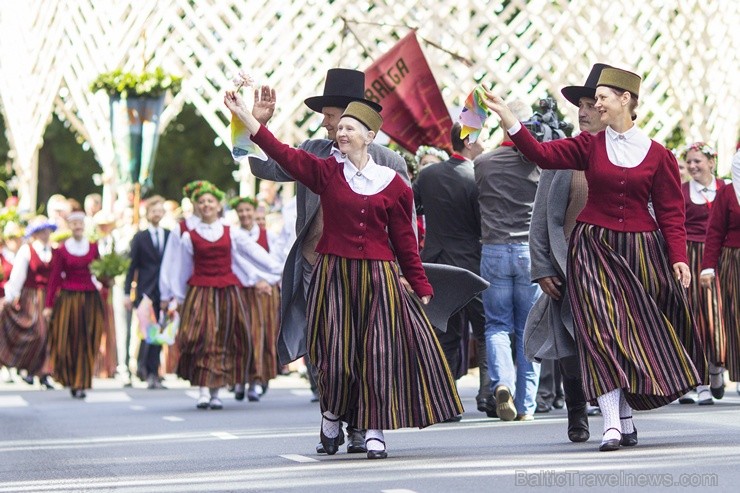 Dziesmu svētku gājiena spilgtākie momenti caur Travelnews.lv objektīvu 99741