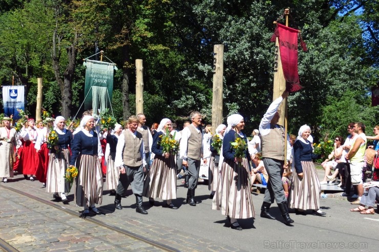 XXV Vispārējo latviešu Dziesmu un XV Deju svētku gājiens - atrodi savu kolektīvu. 100026