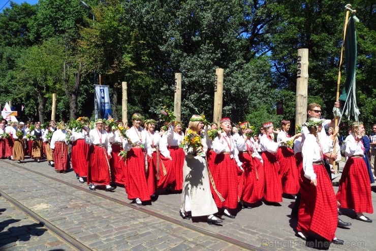 XXV Vispārējo latviešu Dziesmu un XV Deju svētku gājiens - atrodi savu kolektīvu. 100027