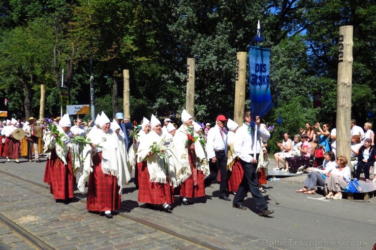 XXV Vispārējo latviešu Dziesmu un XV Deju svētku gājiens - atrodi savu kolektīvu. 100033