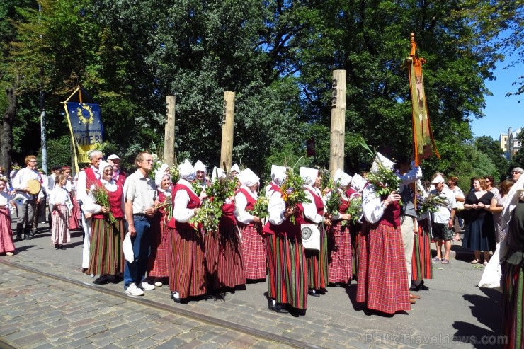 XXV Vispārējo latviešu Dziesmu un XV Deju svētku gājiens - atrodi savu kolektīvu. 100056